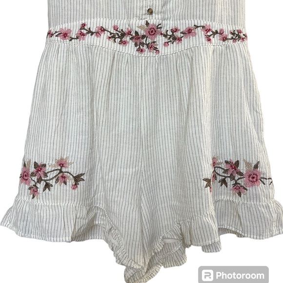 American Eagle striped floral embroidered romper - Picture 3 of 8